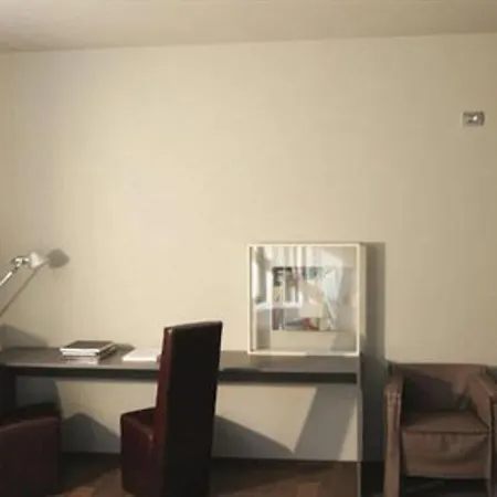 Posta Design 3* Como